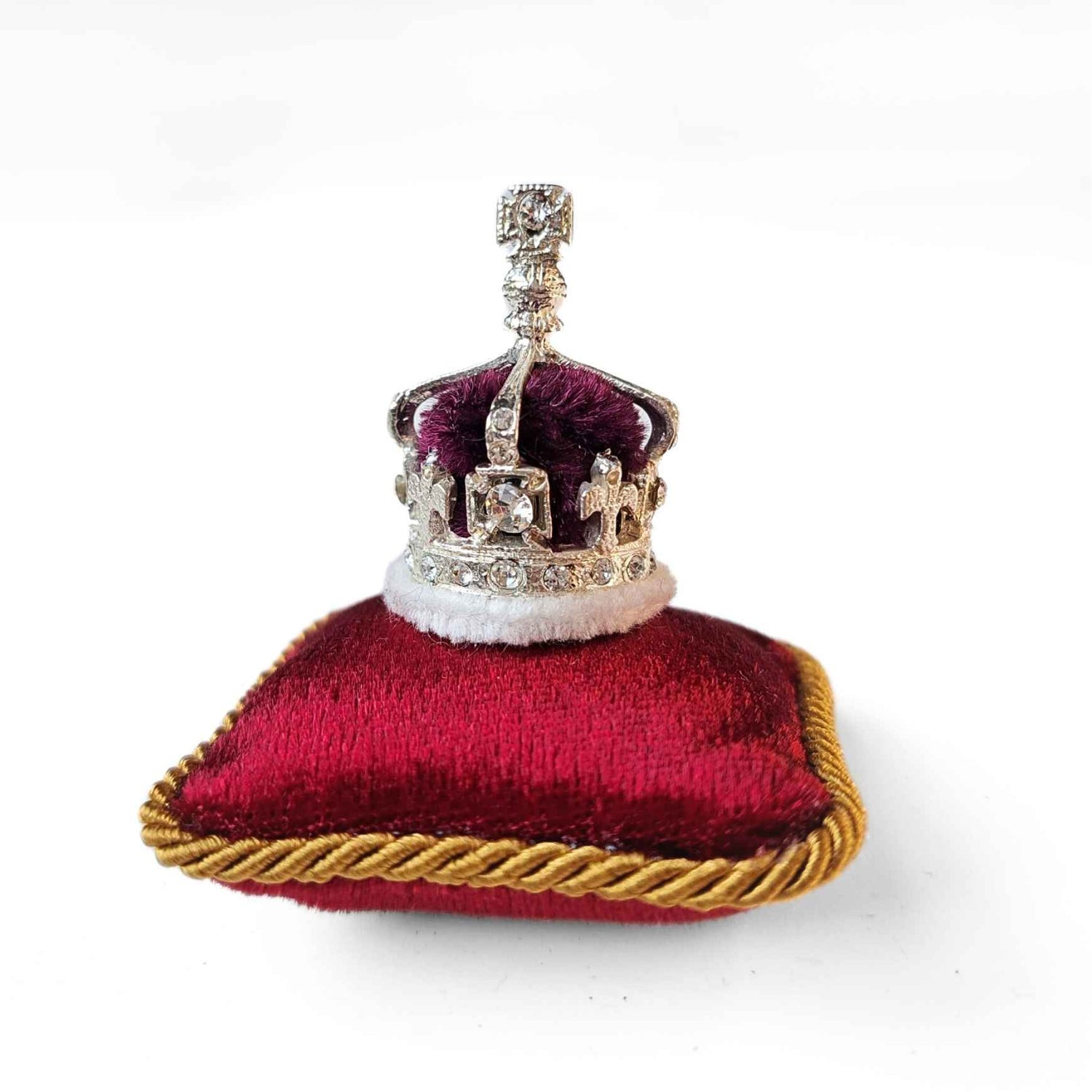 Miniature Crown - Queen Camilla's Crown on a white background (photo 3)