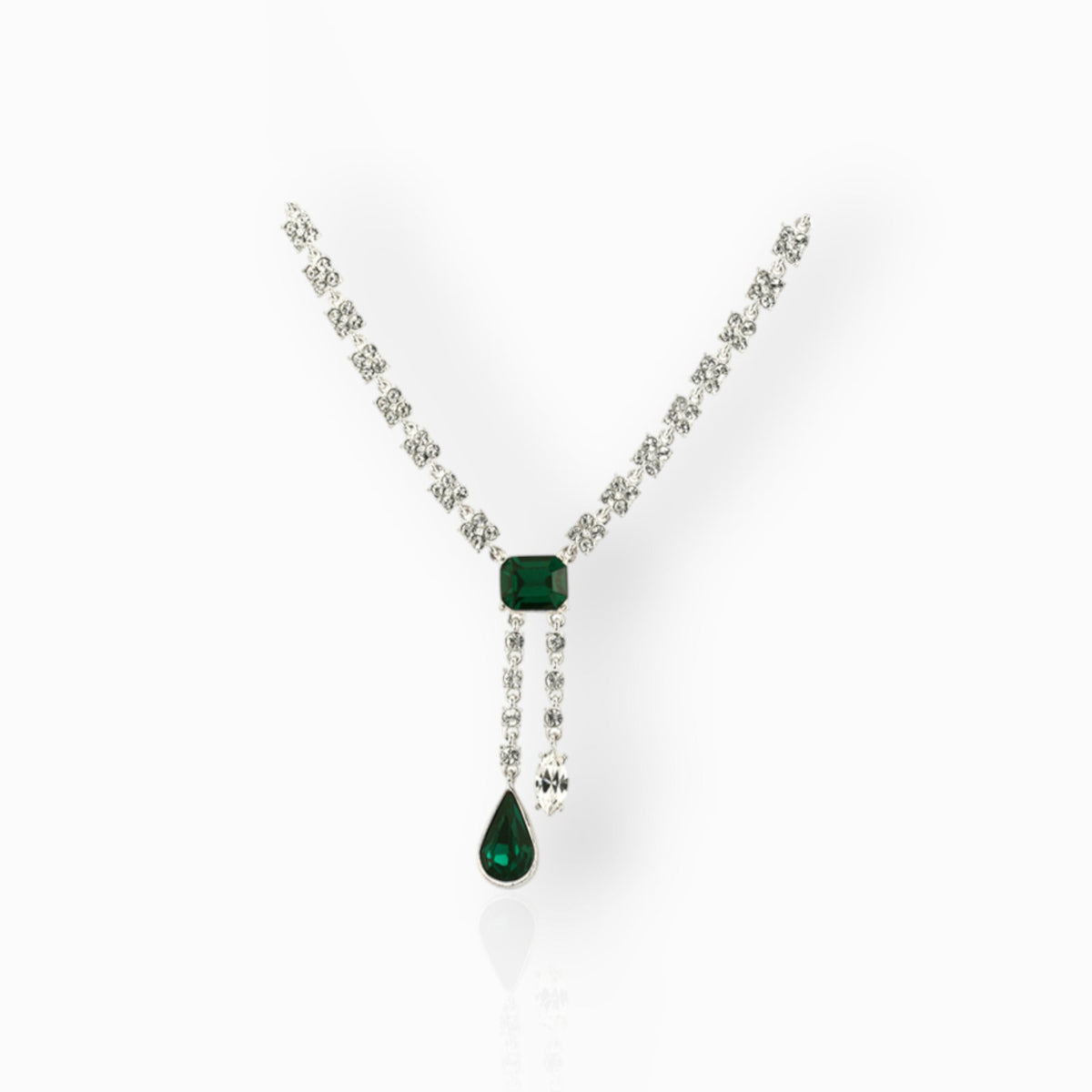 Emerald Durbar - Necklace on a white background.