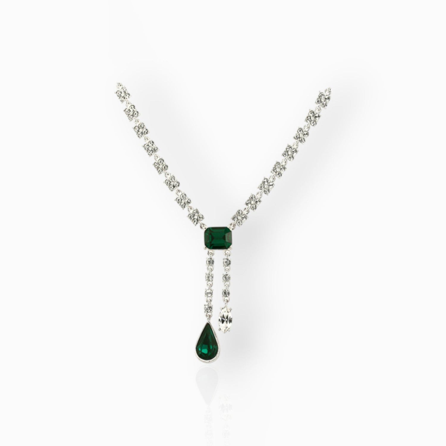 Emerald Durbar - Necklace on a white background.
