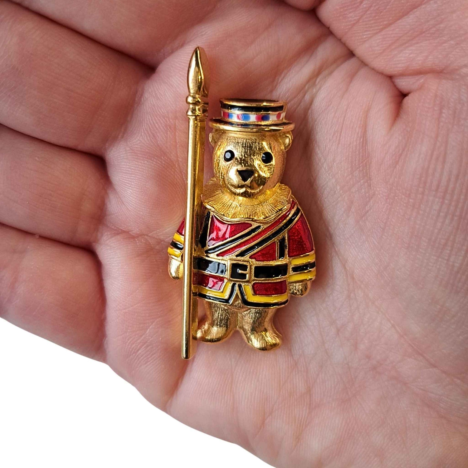 Yeoman Teddy - Brooch on a white background (photo 2)