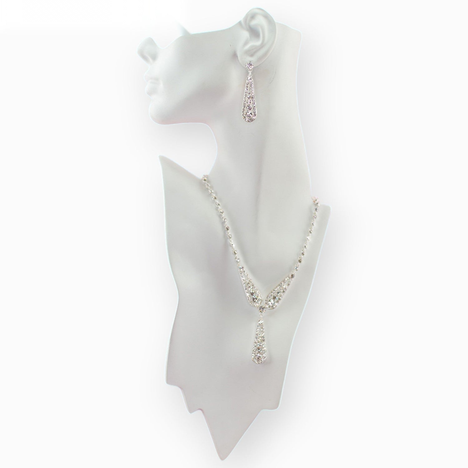 Queen Camilla - Necklace on a white background (photo 2)