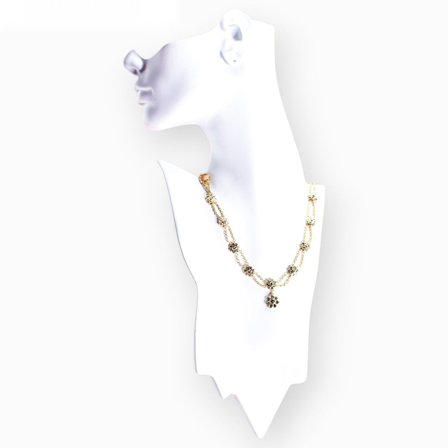 Tudor Rose - Necklace on a white background (photo 2)