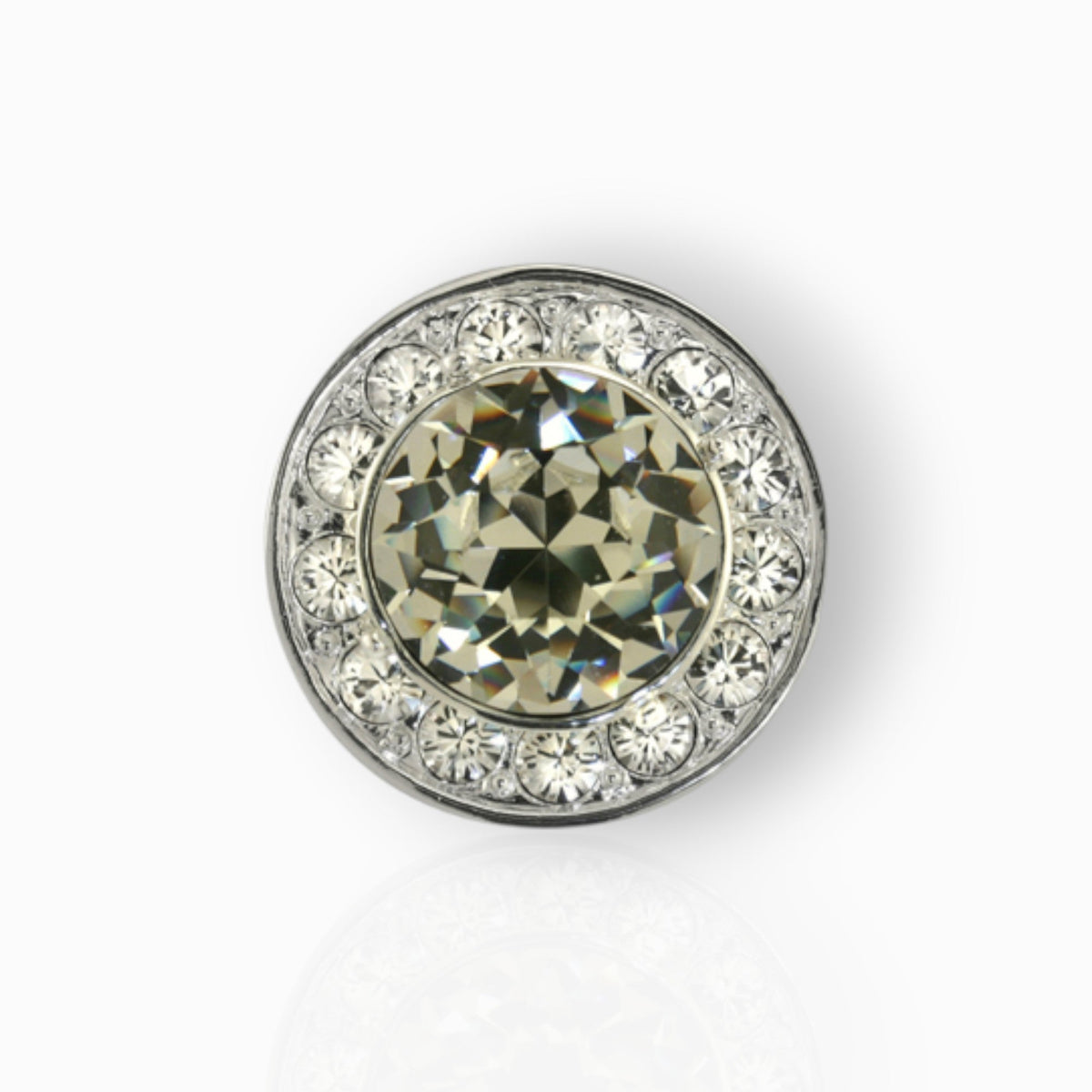 Crown Monde - Brooch on a white background.