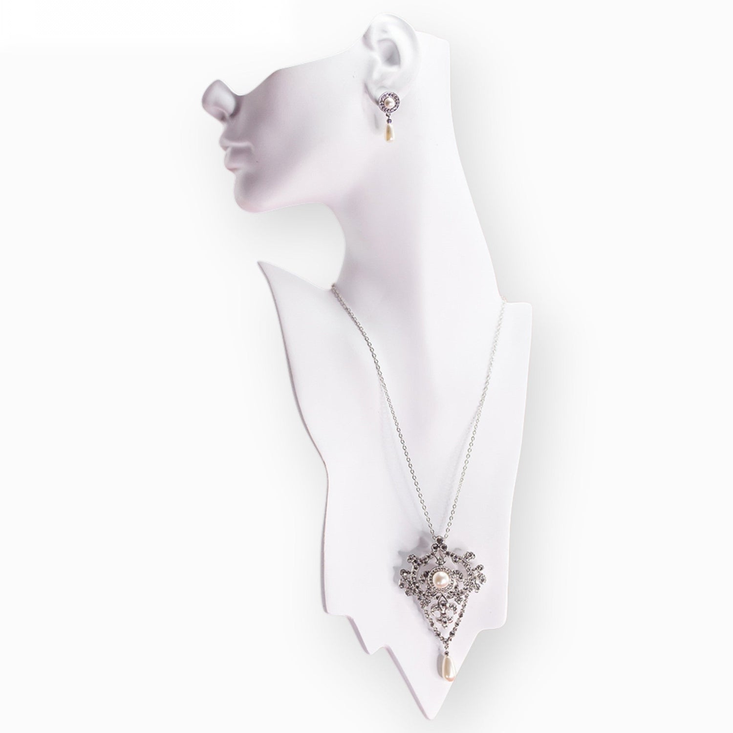 Queen Elizabeth II's Jubilee - Pendant/Detachable Brooch on a white background (photo 2)
