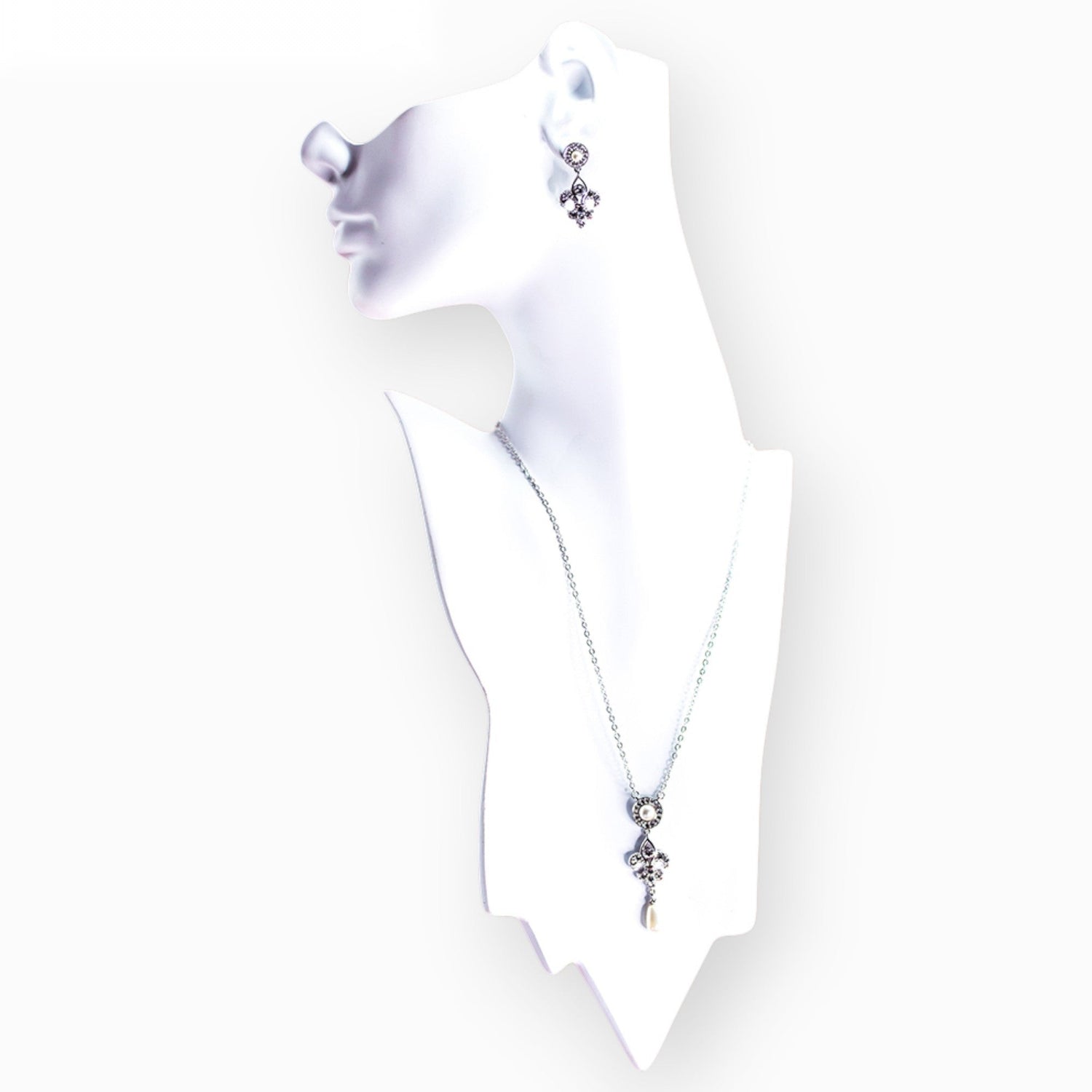 Queen Elizabeth II's Jubilee - Pendant on a white background (photo 2)