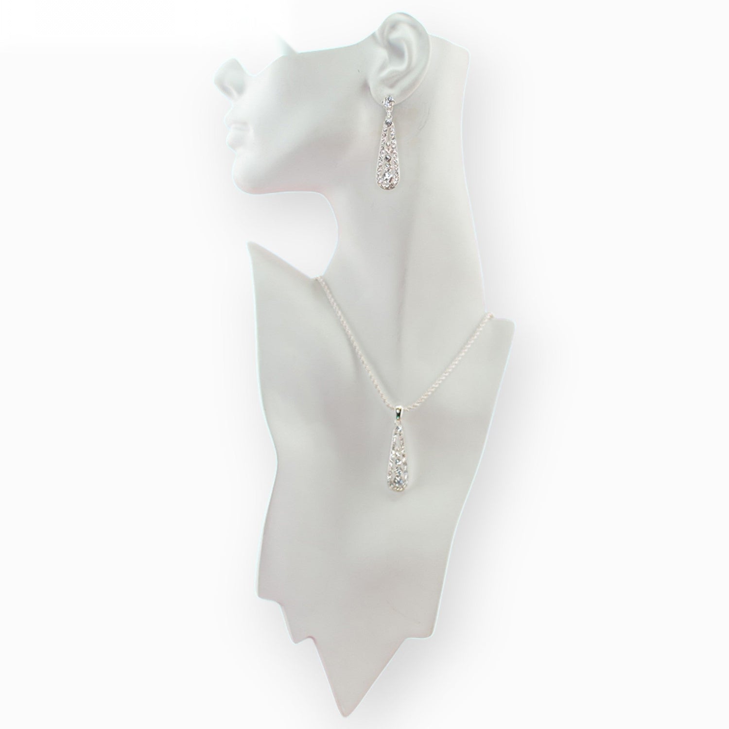 Queen Camilla - Pendant on a white background (photo 2)