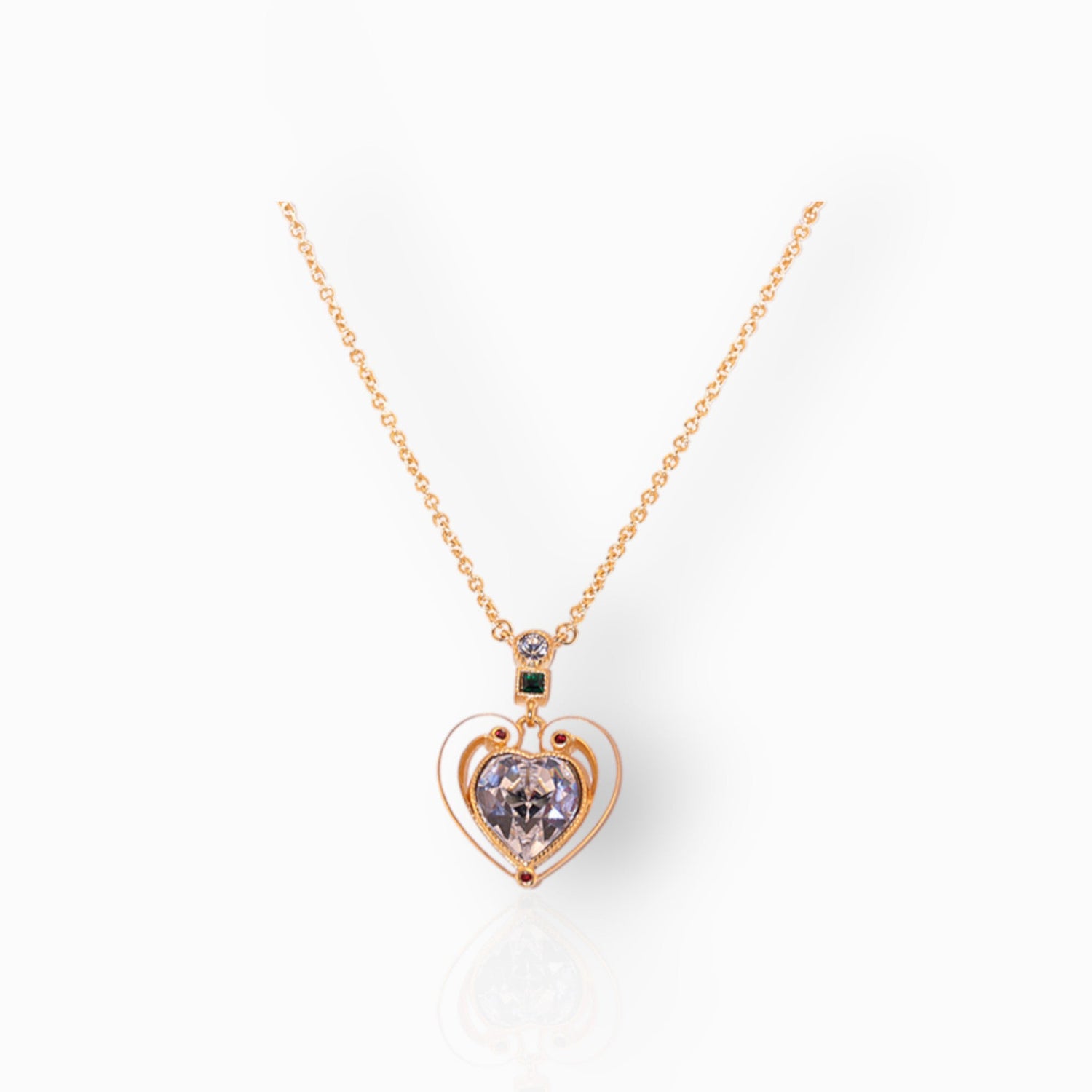 Cullinan I Heart - Pendant on a white background.