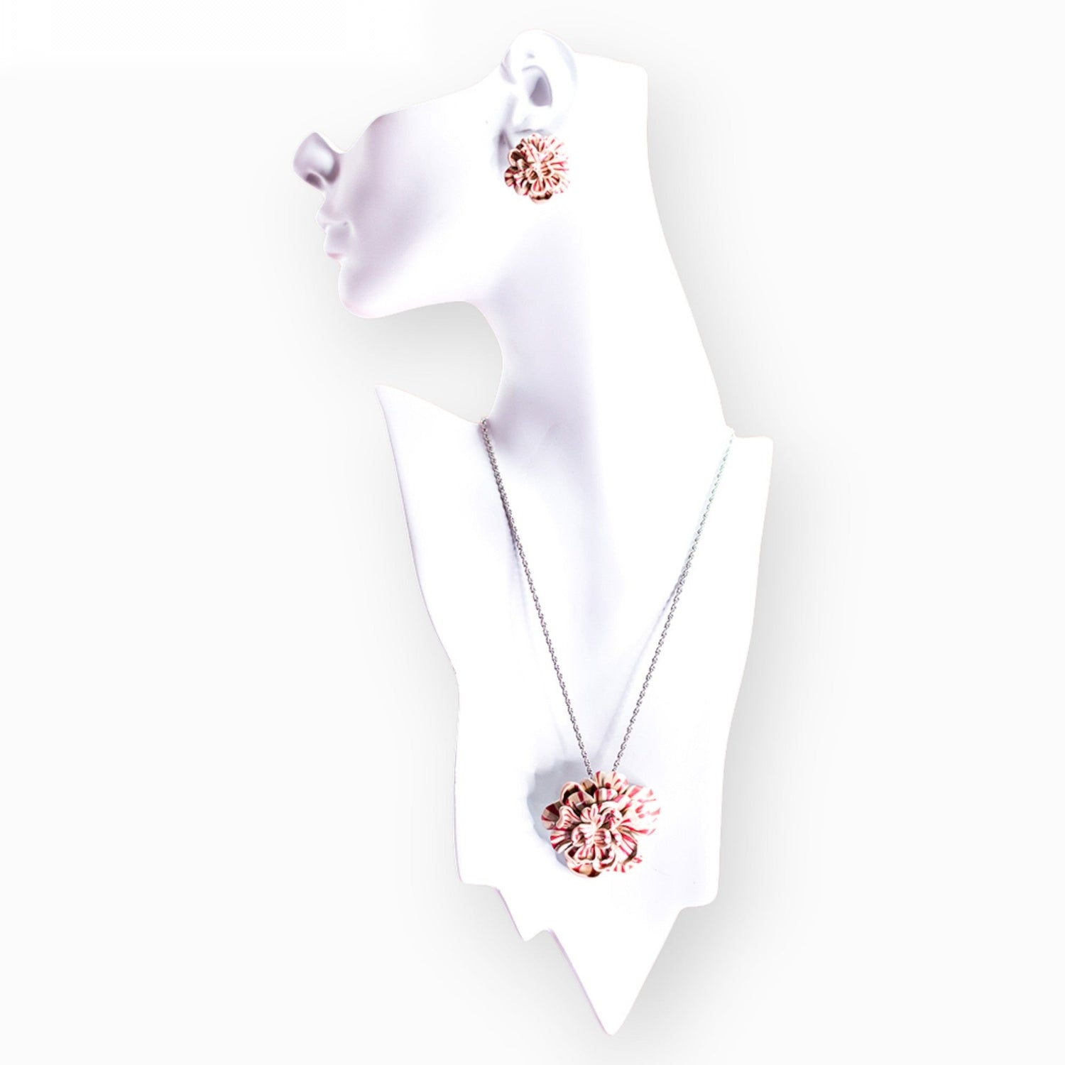 Carnation Large - Pendant on a white background (photo 2)